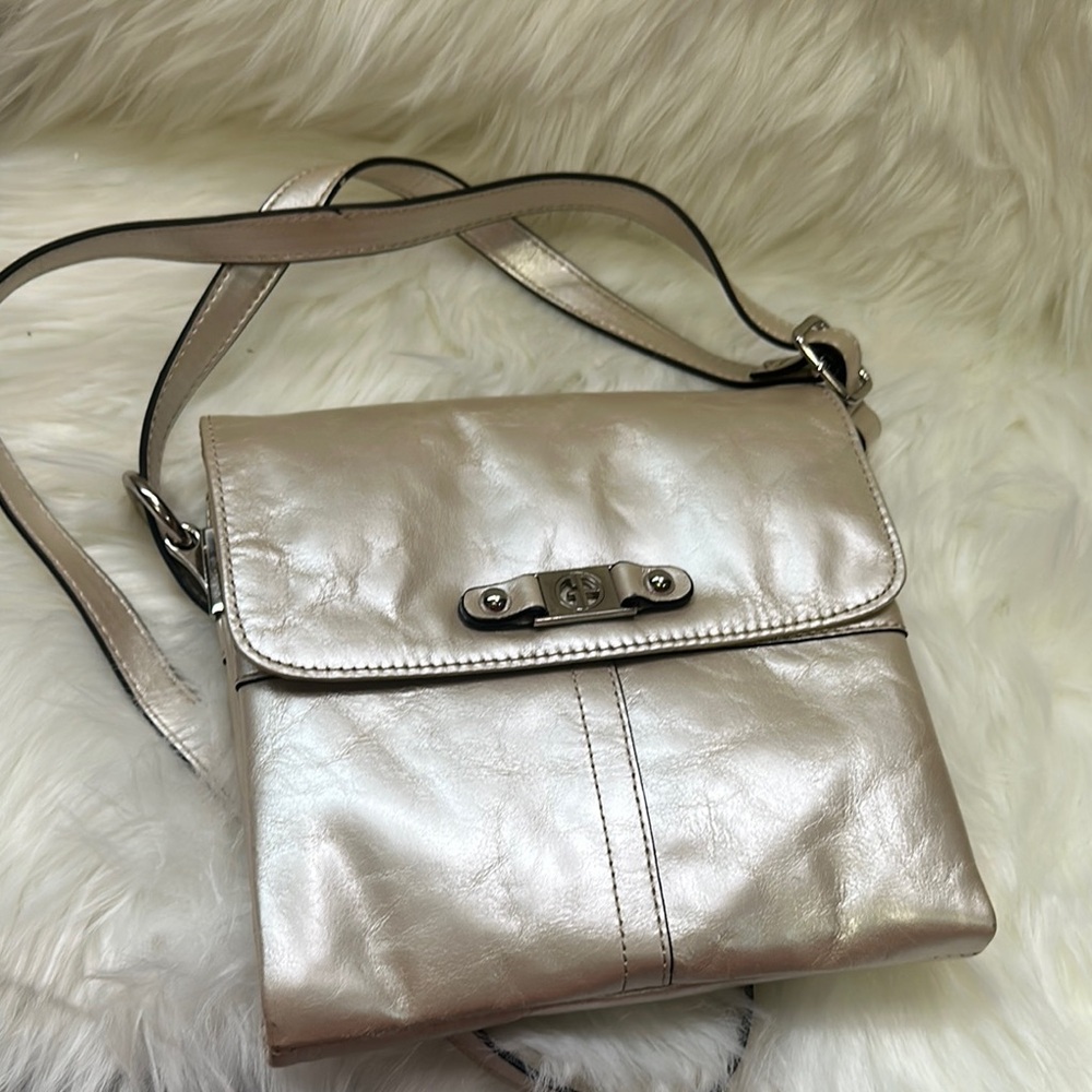 Giani Bernini Genuine Leather Pearly Gold Crossbody Bag - Picture 2 of 7